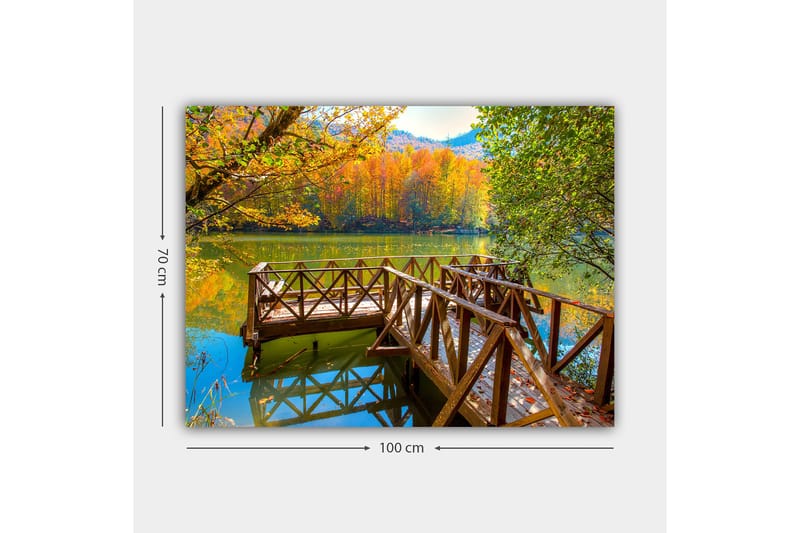 Canvastavla 70x100 cm - Vacker brygga vid en spegelblanka sjö omgiven av höstfärgade träd - Guld / Grön / Brun - Inredning & dekor - Tavlor & konst - Canvastavla