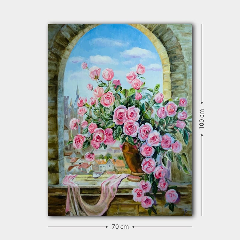 Canvastavla 70x100 cm - Vacker bukett av rosor i en kruka, placerad vid ett fönster med utsikt över en stad - Rosa / Grön / Brun - Inredning & dekor - Tavlor & konst - Canvastavla