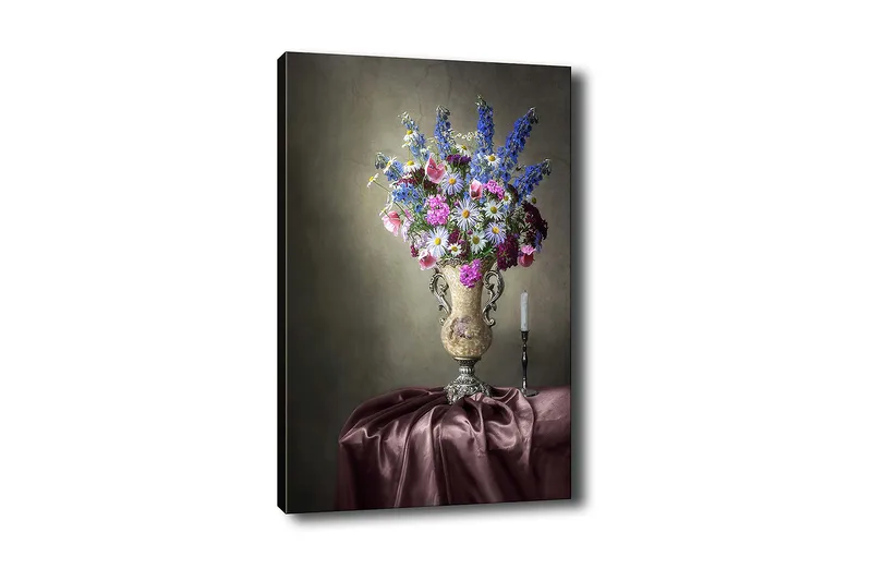 Canvastavla 70x100 cm - Vacker bukett med färgglada blommor i en elegant vas, Lila / Rosa / Blå