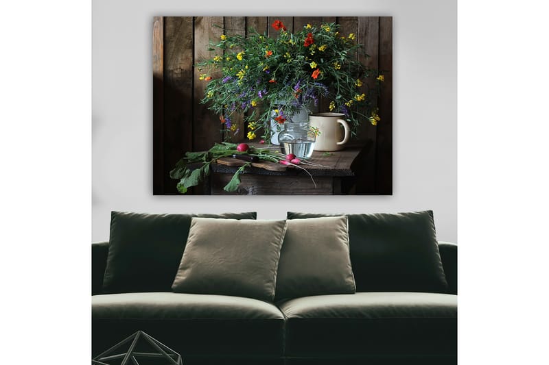 Canvastavla 70x100 cm - Vacker bukett med färgglada blommor i en glasvas på ett träbord - Grön / Gul / Röd - Inredning & dekor - Tavlor & konst - Canvastavla