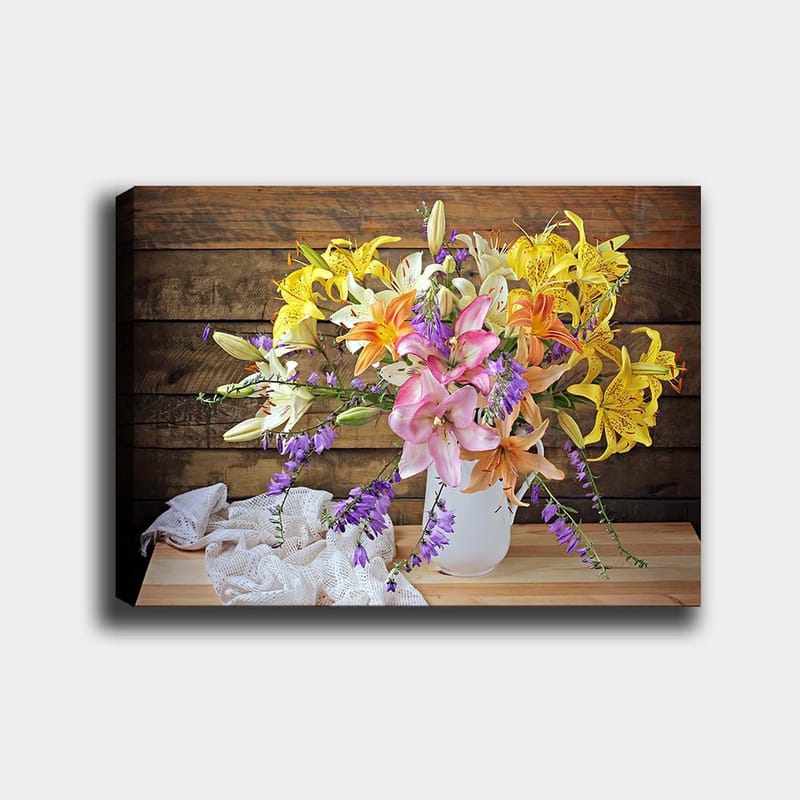 Canvastavla 70x100 cm - Vacker bukett med färgglada blommor i en vit vas - Gul / Rosa / Lila - Inredning & dekor - Tavlor & konst - Canvastavla