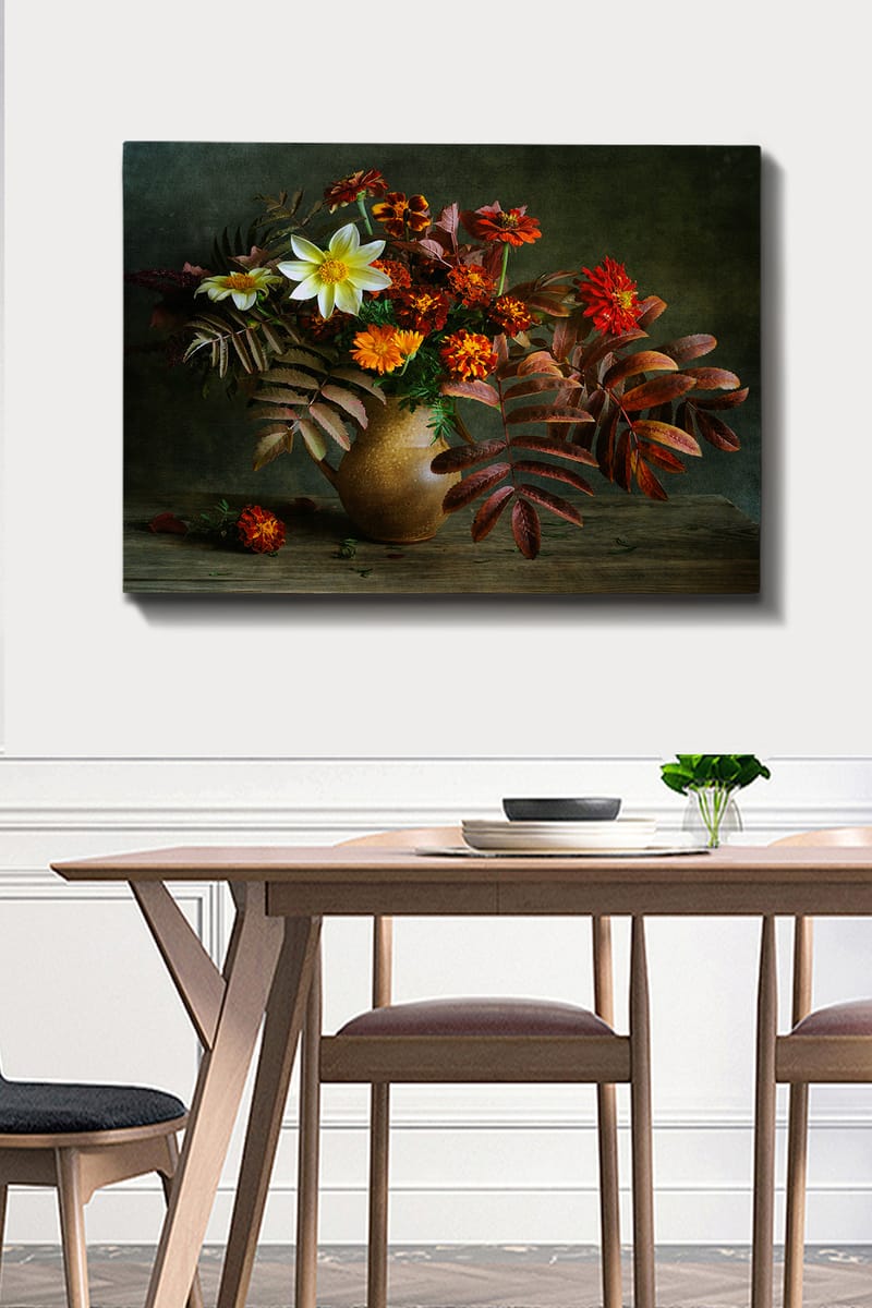 Canvastavla 70x100 cm - Vacker bukett med färgglada blommor och löv i en keramikvas - Vit / Orange / Röd - Inredning & dekor - Tavlor & konst - Canvastavla