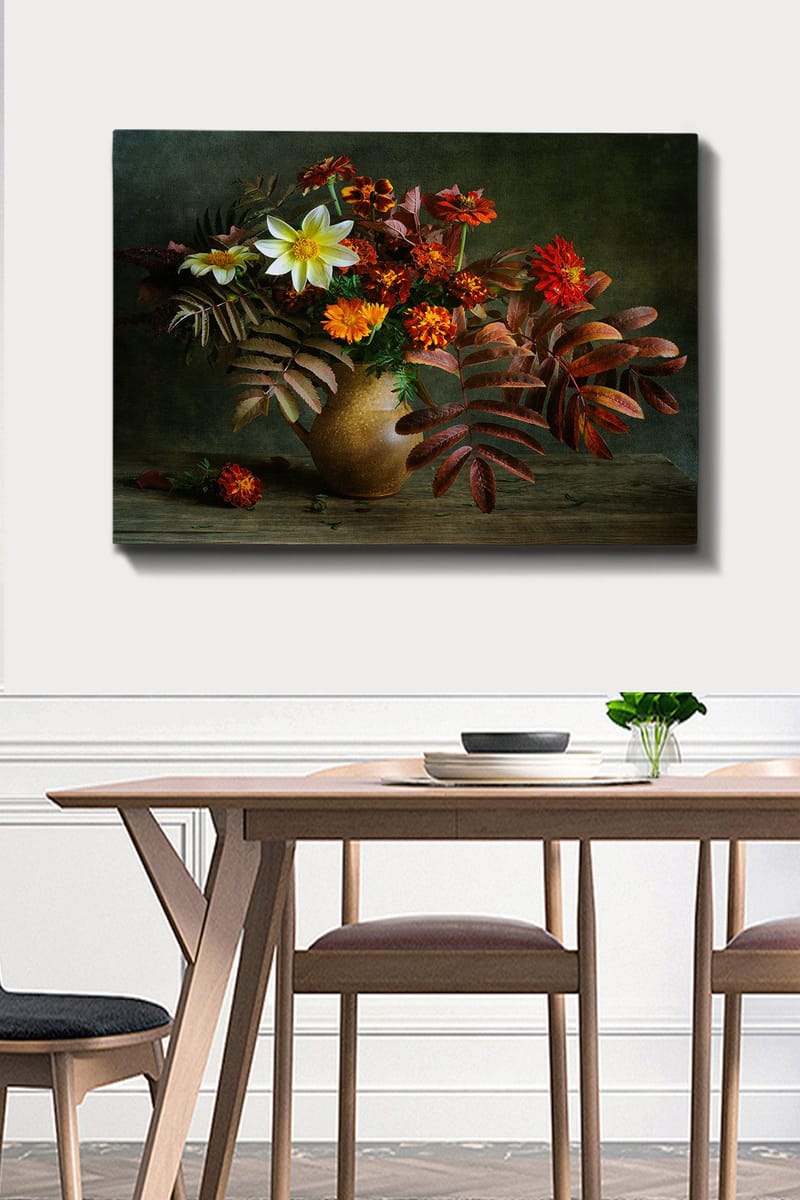 Canvastavla 70x100 cm - Vacker bukett med färgglada blommor och löv i en keramikvas - Vit / Orange / Röd - Inredning & dekor - Tavlor & konst - Canvastavla