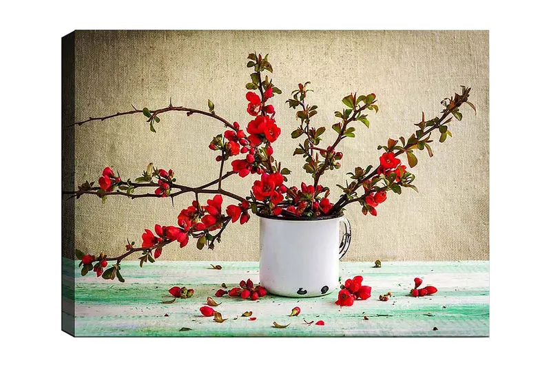Canvastavla 70x100 cm - Vacker bukett med röda blommor i en vit kopp, Röd / Grön / Vit