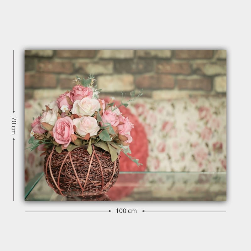 Canvastavla 70x100 cm - Vacker bukett med rosa rosor i en korg av kvistar - Rosa / Grön / Brun - Inredning & dekor - Tavlor & konst - Canvastavla