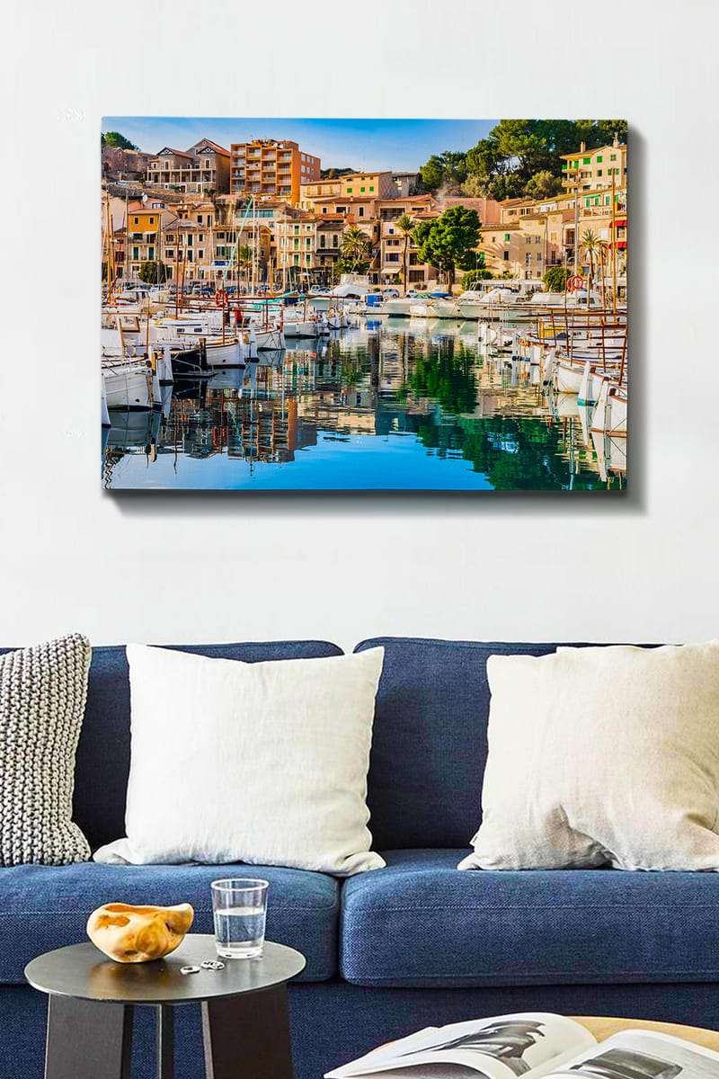 Canvastavla 70x100 cm - Vacker hamn med segelbåtar och färgglada hus vid vattnet - Blå / Grön / Orange - Inredning & dekor - Tavlor & konst - Canvastavla