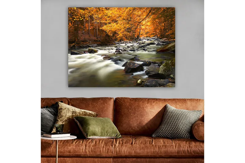 Canvastavla 70x100 cm - Vacker höstlandskap med en porlande bäck omgiven av gyllene och orange lövverk, Gyllene / Orange / Grön