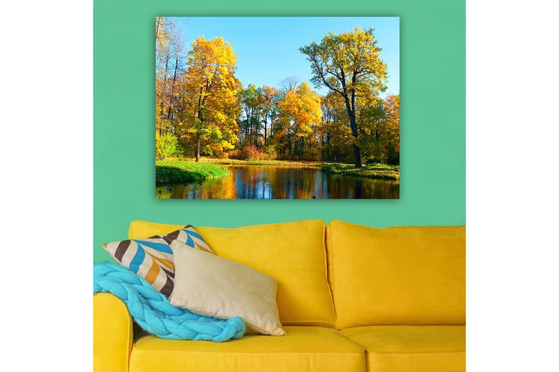 Canvastavla 70x100 cm - Vacker höstlandskap med färgglada träd och en spegelblanka sjö - Guldgul / Grön / Blå - Inredning & dekor - Tavlor & konst - Canvastavla