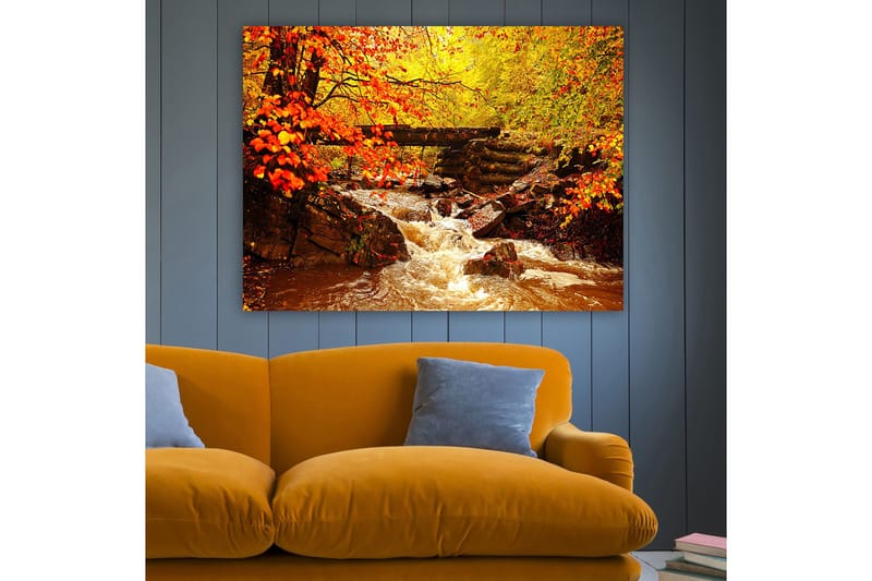 Canvastavla 70x100 cm - Vacker höstscen med en porlande bäck omgiven av färgglada träd och löv i varma nyanser - Orange / Gult / Brunt - Inredning & dekor - Tavlor & konst - Canvastavla