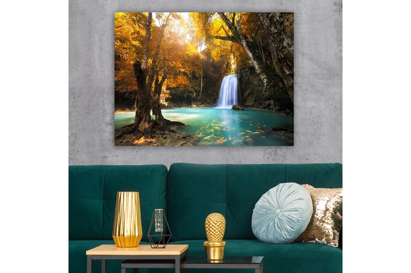 Canvastavla 70x100 cm - Vacker höstscen med ett vattenfall omgiven av färgglada träd och klart vatten - Guldorange / Turkos / Brun - Inredning & dekor - Tavlor & konst - Canvastavla
