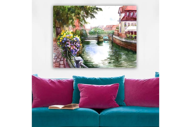 Canvastavla 70x100 cm - Vacker kanal med blommor i förgrunden och pittoreska byggnader i bakgrunden - Grön / Blå / Lila - Inredning & dekor - Tavlor & konst - Canvastavla