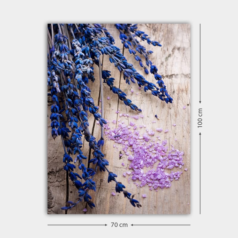Canvastavla 70x100 cm - Vacker samling av lavendelblommor med lila salt på en träyta - Blå / Lila - Inredning & dekor - Tavlor & konst - Canvastavla