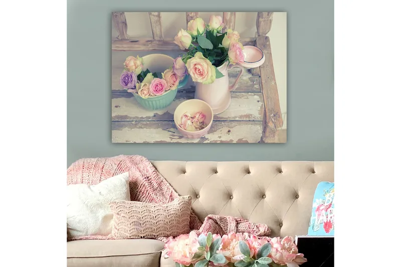 Canvastavla 70x100 cm - Vacker samling av rosor i pastellfärger i en kanna och skålar - Rosa / Grön / Ljusblå - Inredning & dekor - Tavlor & konst - Canvastavla