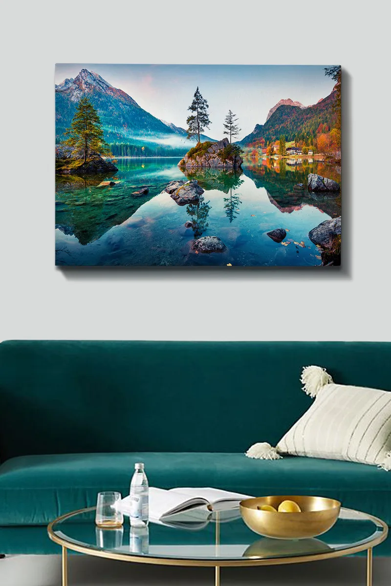 Canvastavla 70x100 cm - Vacker sjölandskap med berg och träd som speglas i det stilla vattnet - Grön / Blå / Brun - Inredning & dekor - Tavlor & konst - Canvastavla