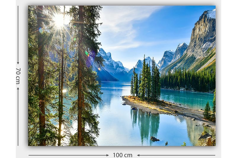 Canvastavla 70x100 cm - Vacker sjölandskap med höga berg och tät grönska som speglas i vattnet - Grön / Blå / Brun - Inredning & dekor - Tavlor & konst - Canvastavla