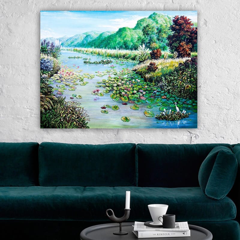 Canvastavla 70x100 cm - Vacker sjöscen med näckrosor och omgivande grönska - Grön / Blå / Rosa - Inredning & dekor - Tavlor & konst - Canvastavla