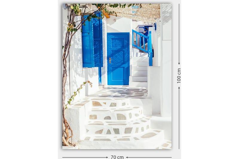 Canvastavla 70x100 cm - Vacker trappa med blå dörrar och fönster i en vit byggnad, omgiven av grönska - Blå / Vit - Inredning & dekor - Tavlor & konst - Canvastavla