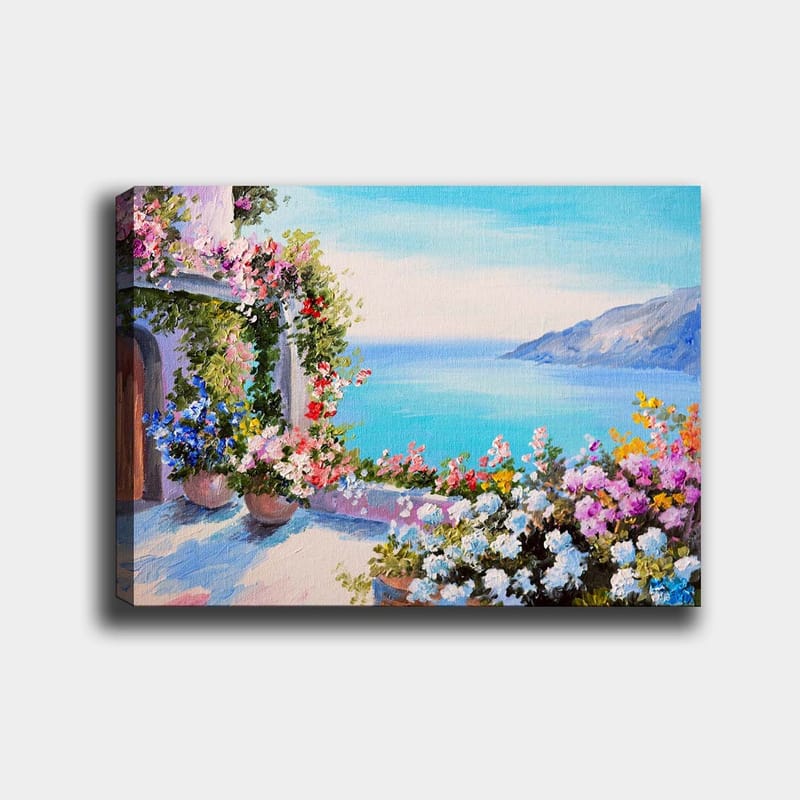 Canvastavla 70x100 cm - Vacker utsikt över havet med blomsterarrangemang i krukor som pryder en terrass, Blå / Grön / Rosa