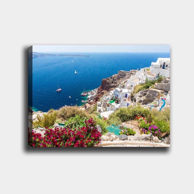 Canvastavla 70x100 cm - Vacker utsikt över Santorini med vita hus och blommor som pryder klipporna vid havet, Blå / Vit / Grön