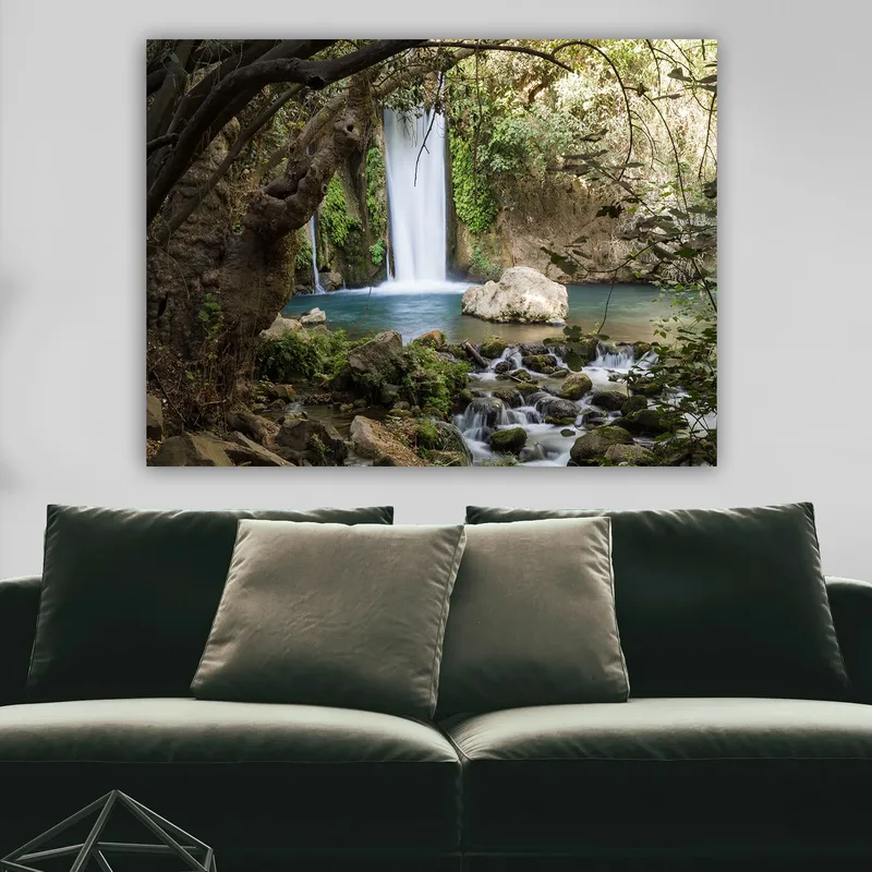 Canvastavla 70x100 cm - Vacker vattenfall omgiven av grönskande vegetation och klippor - Grön / Blå / Beige - Inredning & dekor - Tavlor & konst - Canvastavla