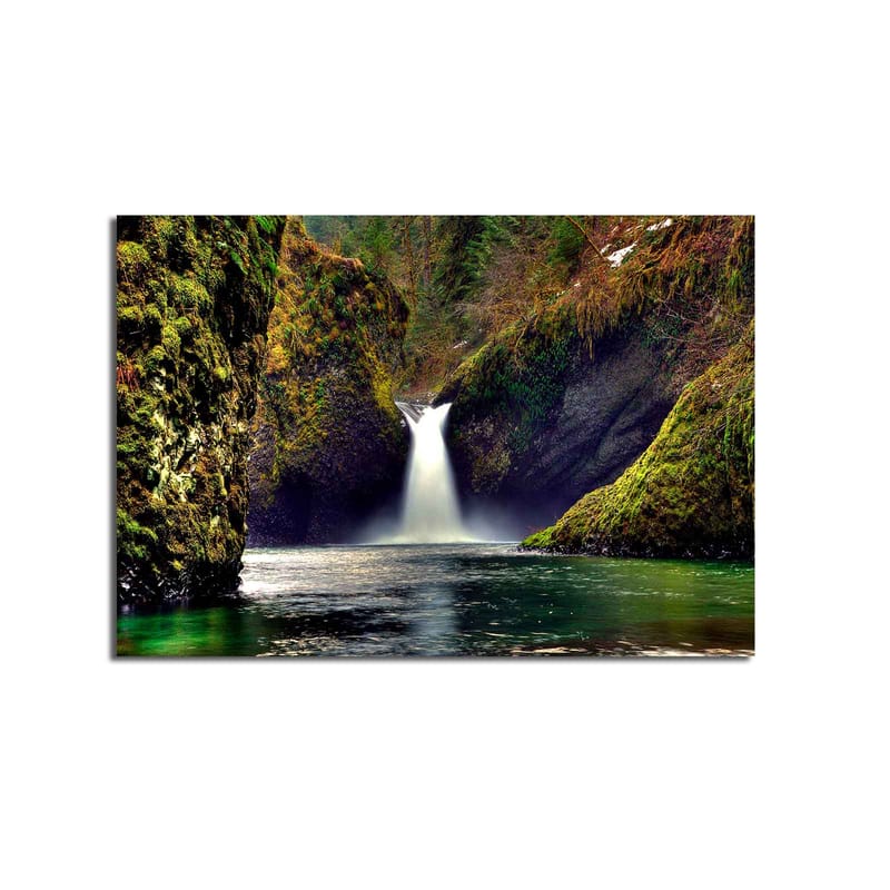 Canvastavla 70x100 cm - Vacker vattenfall som strömmar ner mellan gröna klippor i en naturskön miljö - Grön / Blå / Brun - Inredning & dekor - Tavlor & konst - Canvastavla