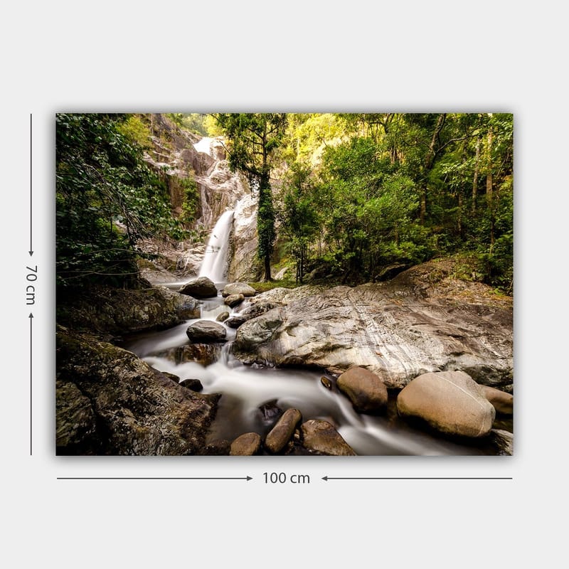 Canvastavla 70x100 cm - Vacker vattenfallsscen omgiven av frodig grönska och klippblock - Grön / Grå / Brun - Inredning & dekor - Tavlor & konst - Canvastavla