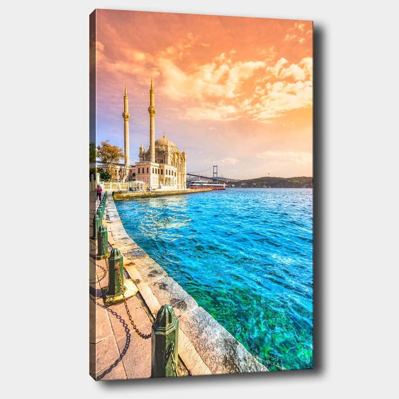 Canvastavla 70x100 cm - Vacker vy av en moské vid vattnet med en bro i bakgrunden under en färgsprakande himmel - Blå / Orange / Beige - Inredning & dekor - Tavlor & konst - Canvastavla