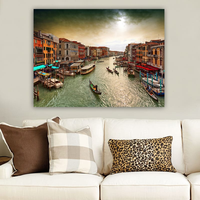 Canvastavla 70x100 cm - Vacker vy över en kanal i Venedig med gondoler och färgglada byggnader längs vattnet - Grön / Orange / Blå - Inredning & dekor - Tavlor & konst - Canvastavla