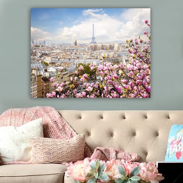 Canvastavla 70x100 cm - Vacker vy över Paris med Eiffeltornet omgiven av blommande körsbärsträd - Rosa / Blå / Grön - Inredning & dekor - Tavlor & konst - Canvastavla