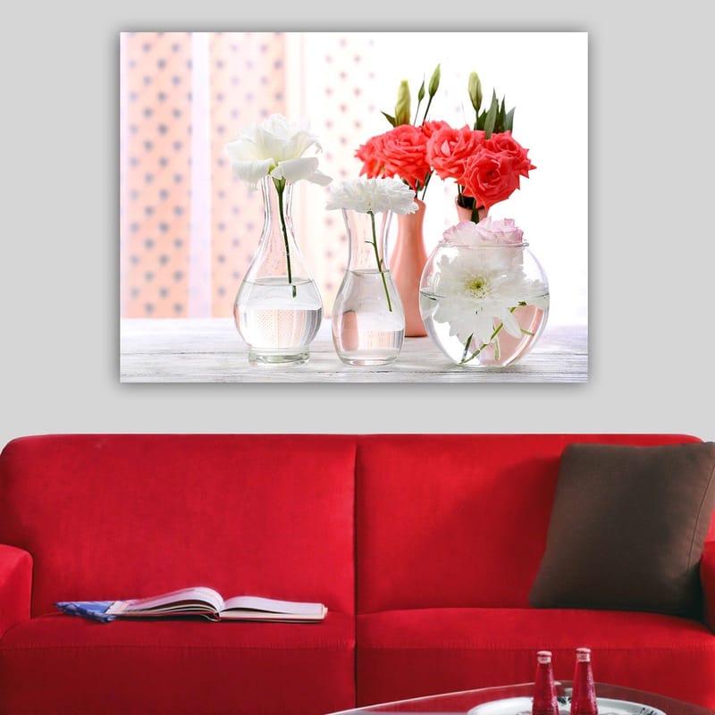Canvastavla 70x100 cm - Vackra blommor i glasvaser som skapar en fräsch och livlig atmosfär - Vit / Korall / Grön - Inredning & dekor - Tavlor & konst - Canvastavla