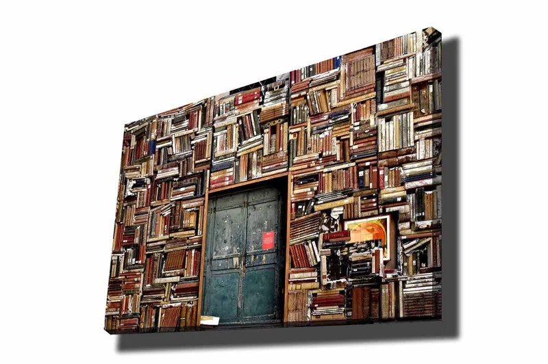 Canvastavla 70x100 cm - Vägg täckt av böcker med en dörr i mitten - Brun / Grön / Röd - Inredning & dekor - Tavlor & konst - Canvastavla