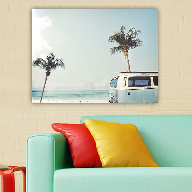 Canvastavla 70x100 cm - Vintage skåpbil vid stranden med palmer och hav i bakgrunden - Ljusblå / Vit / Grön - Inredning & dekor - Tavlor & konst - Canvastavla