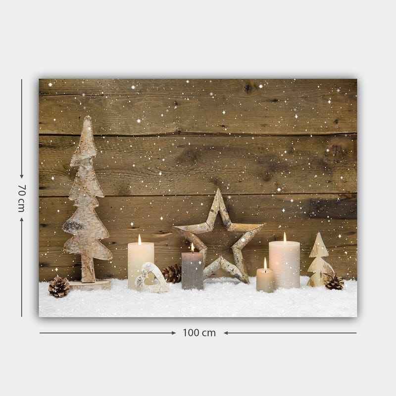 Canvastavla 70x100 cm - Vinterlig dekoration med ljus, träd och stjärnor på en snötäckt yta - Vit / Grå / Brun - Inredning & dekor - Tavlor & konst - Canvastavla