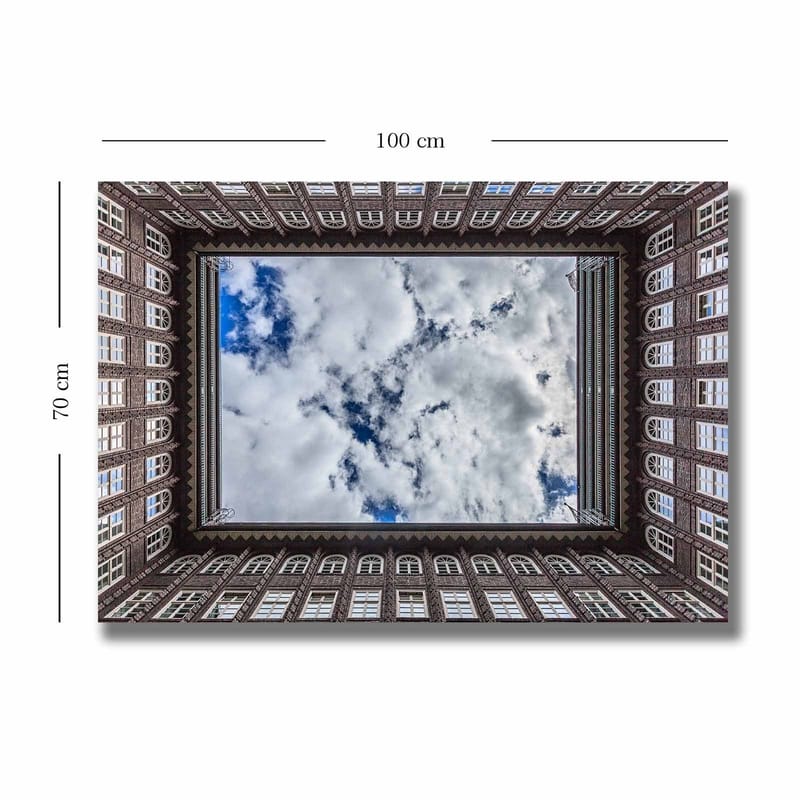 Canvastavla 70x100 cm - Vy av en byggnadsfasad som ramar in en spegelbild av himlen - Mörkbrun / Vit / Ljusblå - Inredning & dekor - Tavlor & konst - Canvastavla