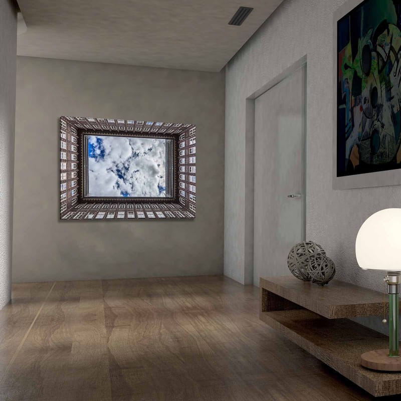 Canvastavla 70x100 cm - Vy av en byggnadsfasad som ramar in en spegelbild av himlen - Mörkbrun / Vit / Ljusblå - Inredning & dekor - Tavlor & konst - Canvastavla