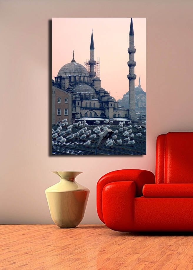 Canvastavla 70x100 cm - Vy av en historisk moské med fåglar som sitter på taket - Grå / Blå / Beige - Inredning & dekor - Tavlor & konst - Canvastavla