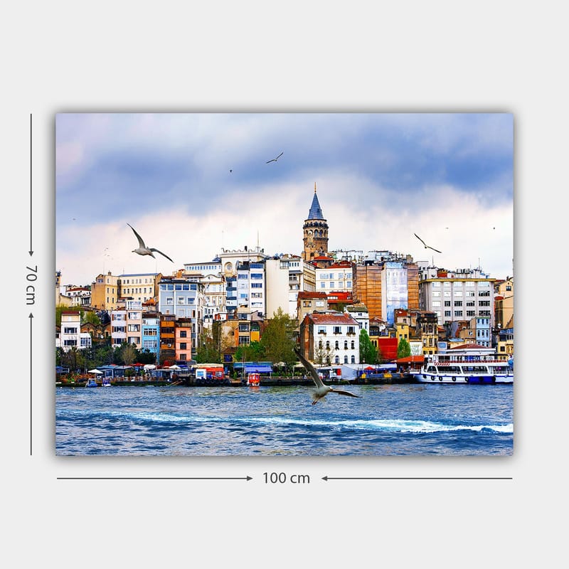 Canvastavla 70x100 cm - Vy av en stad med en historisk klocktorn och fåglar som sväva över vattnet - Blå / Vit / Beige - Inredning & dekor - Tavlor & konst - Canvastavla