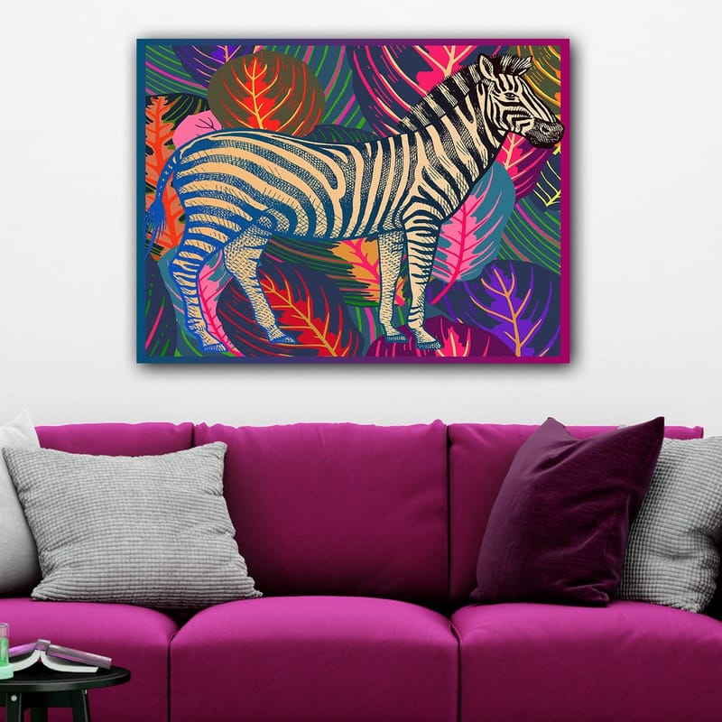 Canvastavla 70x100 cm - Zebra omgiven av färgglada blad och mönster - Beige / Svart / Rosa - Inredning & dekor - Tavlor & konst - Canvastavla