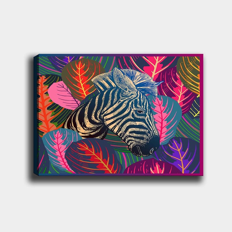 Canvastavla 70x100 cm - Zebra som framträder bland färgglada lövverk, Svart / Rosa / Grön