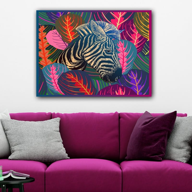 Canvastavla 70x100 cm - Zebra som framträder bland färgglada lövverk - Svart / Rosa / Grön - Inredning & dekor - Tavlor & konst - Canvastavla