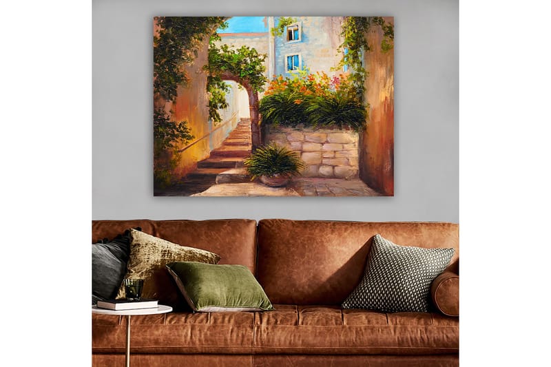 Canvastavla 70x100 cm - Pittoresk gränd med trappor omgiven av grönska och blommor - Grön / Beige / Orange - Inredning & dekor - Tavlor & konst - Canvastavla