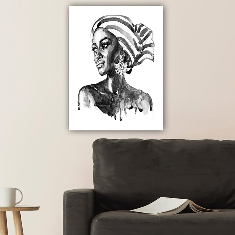 Canvastavla 70x100 cm - Porträtt av en kvinna med ett mönstrat huvudduk och eleganta smycken - Svart / Vitt - Inredning & dekor - Tavlor & konst - Canvastavla