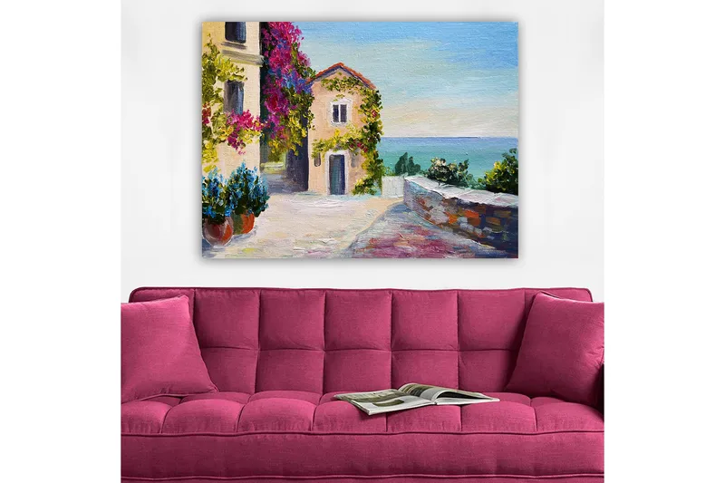 Canvastavla 70x100 cm - Pittoresk kustscen med färgglada hus och blommor som omger en lugn gata vid havet - Blå / Grön / Rosa - Inredning & dekor - Tavlor & konst - Canvastavla