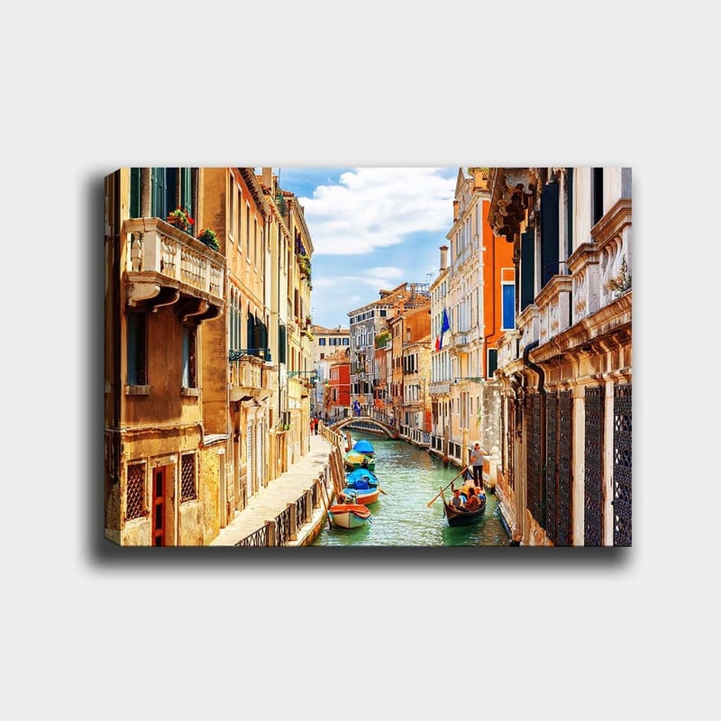 Canvastavla 70x100 cm - Pittoresk kanal i Venedig med färgglada byggnader och båtar - Terrakotta / Blå / Grön - Inredning & dekor - Tavlor & konst - Canvastavla