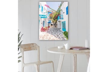 Canvastavla 70x100 cm - Pittoresk gränd med vita hus och färgglada blommor i en medelhavsmiljö - Blå / Rosa / Vit - Inredning & dekor - Tavlor & konst - Canvastavla
