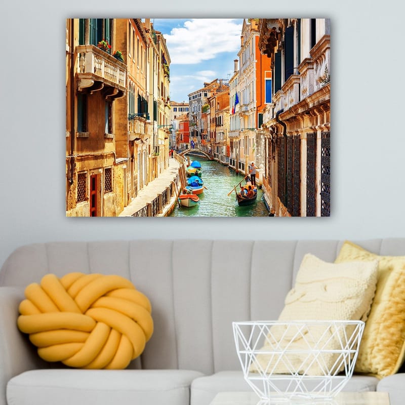 Canvastavla 70x100 cm - Pittoresk kanal i Venedig med färgglada byggnader och båtar - Terrakotta / Blå / Grön - Inredning & dekor - Tavlor & konst - Canvastavla