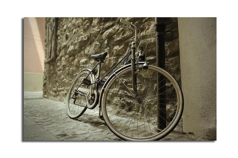 Canvastavla 70x45 cm - Cykel lutad mot en stenmur - Grå / Svart / Beige - Inredning & dekor - Tavlor & konst - Canvastavla
