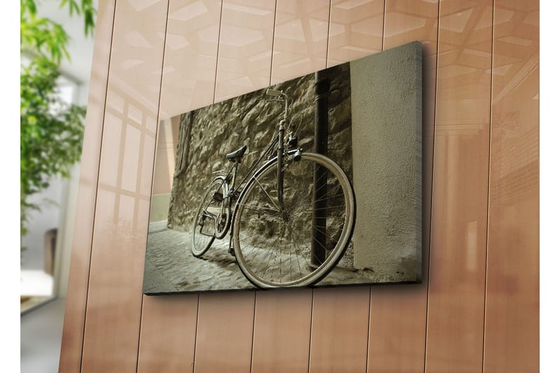 Canvastavla 70x45 cm - Cykel lutad mot en stenmur - Grå / Svart / Beige - Inredning & dekor - Tavlor & konst - Canvastavla