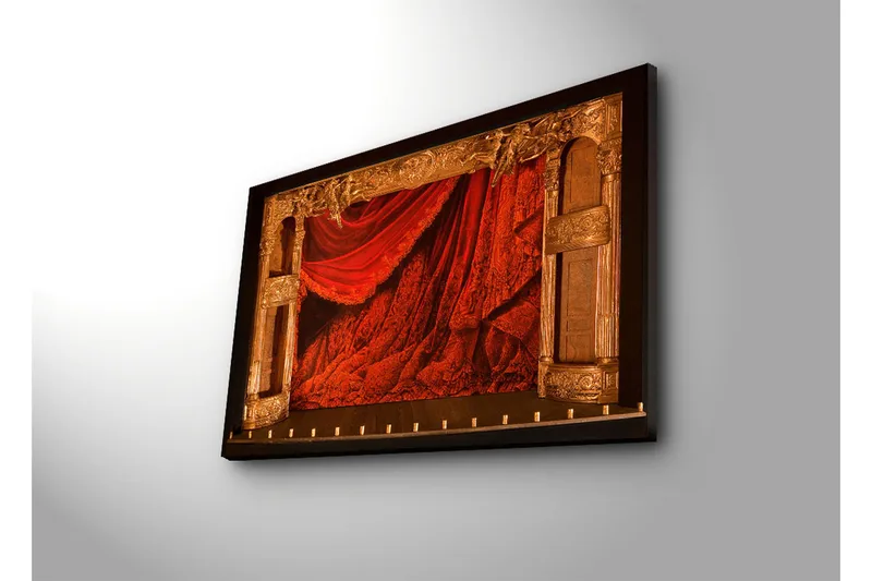 Canvastavla 70x45 cm - Dramatiskt röd drapering med ornamenterade detaljer - Röd / Guld - Inredning & dekor - Tavlor & konst - Canvastavla