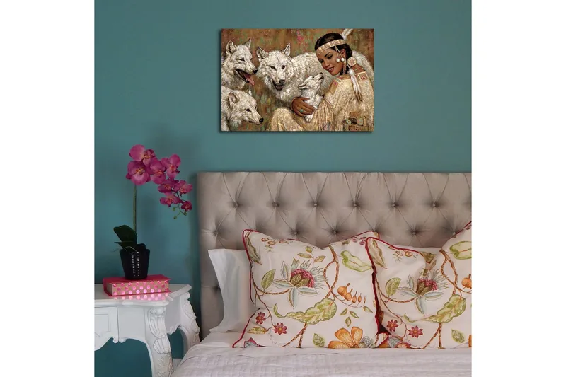 Canvastavla 70x45 cm - Kvinna i traditionell klädsel omgiven av vargar - Vit / Beige / Grön - Inredning & dekor - Tavlor & konst - Canvastavla